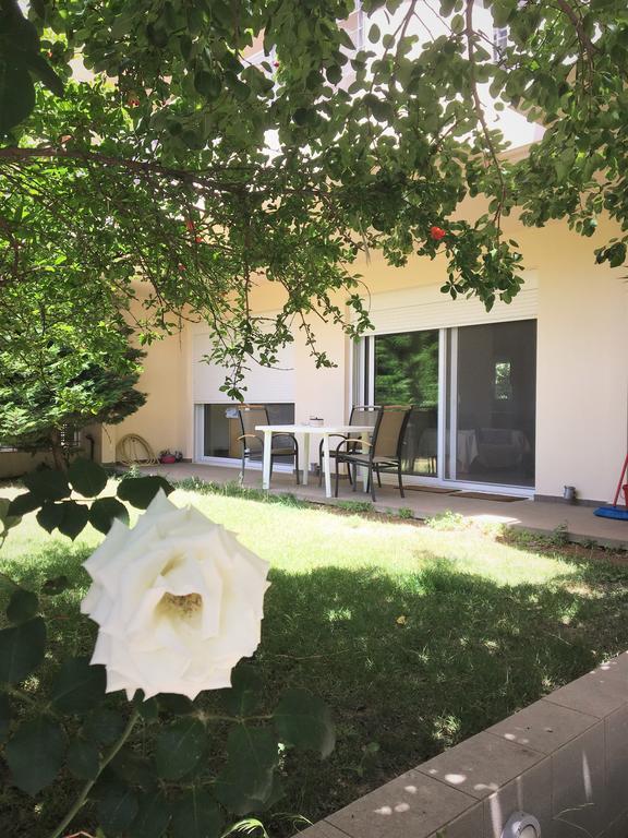 Rose Garden Lägenhet Kalamata Exteriör bild